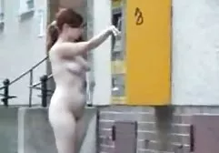 Depois de prometer dinheiro para o sexo, ele termina em seu amadoras novinhas brasileiras rosto e entra no corredor