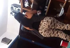 Ele veio para limpar a piscina e fazer um herói de massagem casal amador brasileiro
