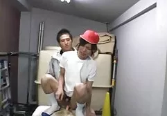 Creampie xvídeos amadoras na vagina no topo da mesa de massagem