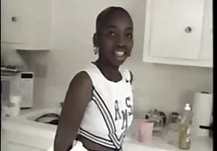 Homem branco tem Ébano bunda grande sexo caseiro amador real em lingerie vermelha
