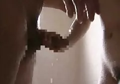 As mulheres jovens chegar a pornô goiano um homem no banheiro