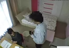 Homem negro, colocou uma mulher na beira da cama e arrancou com o video amador anal pau