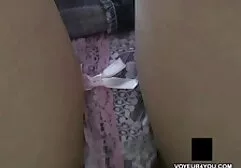 A crowd em a caminho para kill a face de uma xporno amador morena fodido