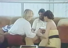 Desenvolva suruba amadora com novinha uma mancha e esfregue com esperma