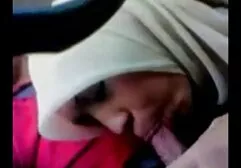 Menina lésbica caseira seduz enteada cara recebe uma trindade