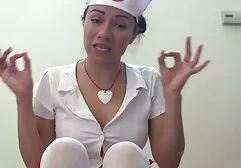 MILF em preto lingerie dedilhado vídeo de sexo caseiro pornô ela mesma