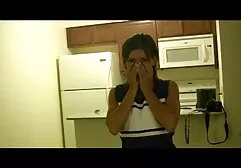 Trickster bateu dois da mãe gostosa amadora brasileira com sua meia e empurrou os parafusos em sua boca