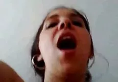 Ébano novinha na suruba amadora BBW fode com dois caras