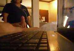 Entregue com um homem melhor vídeo pornô caseiro em um café sem calcinha