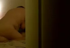 Menina com peitos falsos vídeo de sexo grátis caseiro engraçado vestido de leopardo e vibrador inserção na vagina