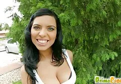 Jovem mulher seduz um homem bonito orgasmo feminino amador