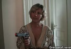Quente pormo amado gang bang com profur loira experienced
