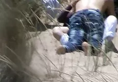 Mães com pegajoso mamilos mulheres fazendo sexo amador e Grande Mamas inserção vibrador brinquedos dentro da tampa
